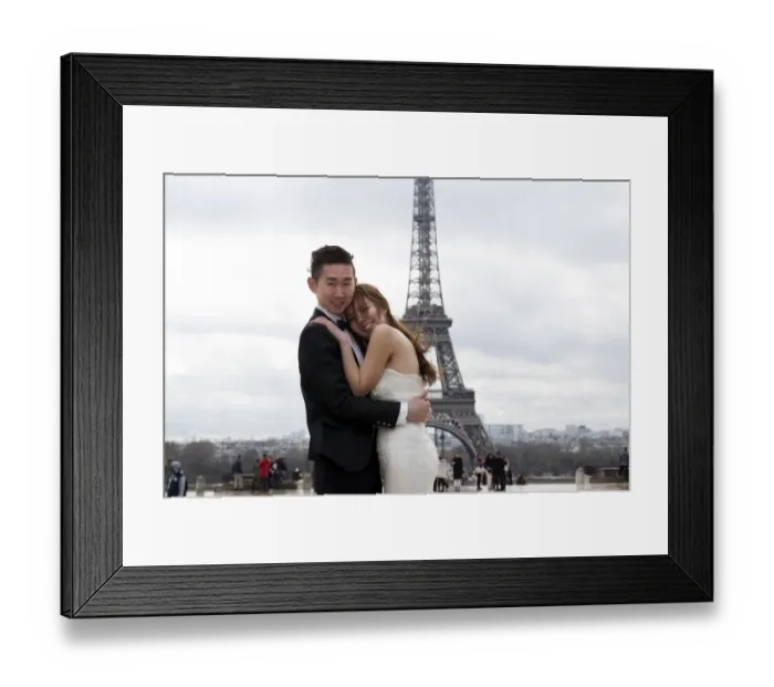 Framed Print : A Chinese maried couple pose in front of the Eiffel tower on February 25, 2014, in Paris