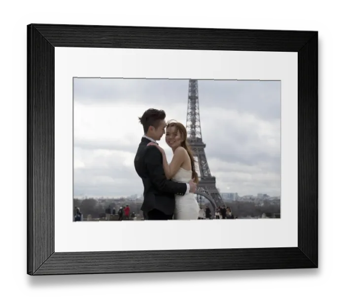 Framed Print : A Chinese maried couple pose in front of the Eiffel tower on February 25, 2014, in Paris Framed Print : A Chinese maried couple pose in front of the Eiffel tower on February 25, 2014, in Paris