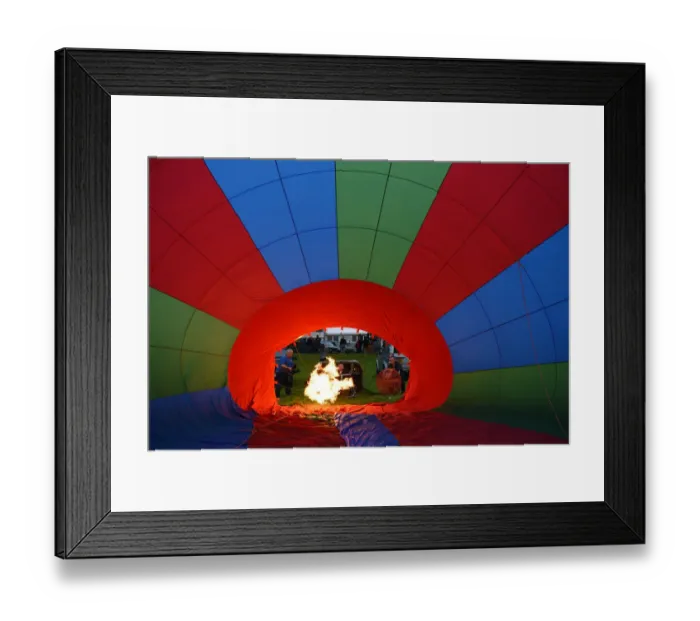 Framed Print : Britain-Lifestyle-Leisure-Balloon Framed Print : Britain-Lifestyle-Leisure-Balloon