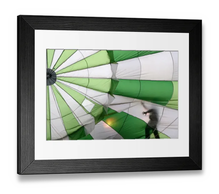 Framed Print : Britain-Lifestyle-Leisure-Balloon