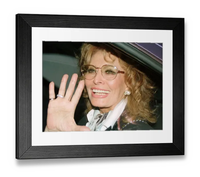 Framed Print : (FILES) -- This file picture shows Italian actress Sophia Loren waving to fans upon Framed Print : (FILES) -- This file picture shows Italian actress Sophia Loren waving to fans upon
