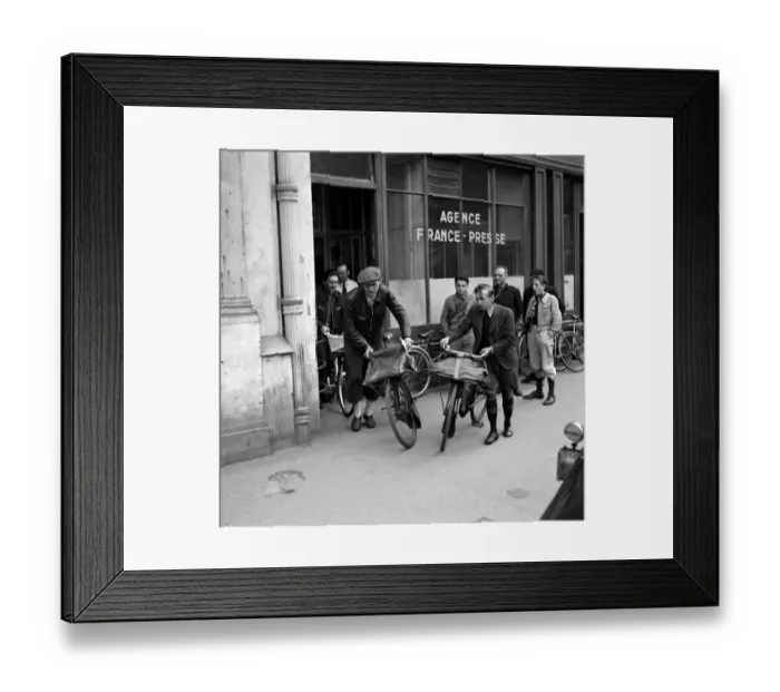 Framed Print : France-Afp-Delivery Boys Framed Print : France-Afp-Delivery Boys