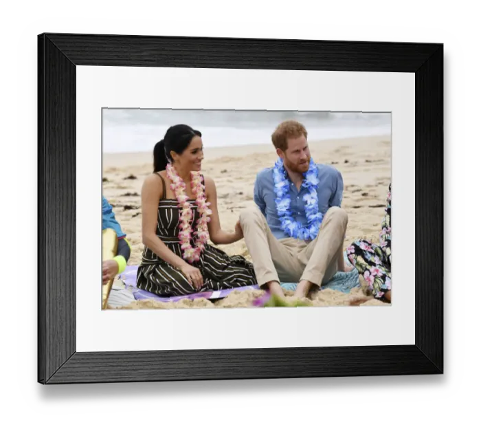 Framed Print : Duke and Duchess of Sussex visit Bondi Beach, and Prince Harry climbs Sydney Harbour Framed Print : Duke and Duchess of Sussex visit Bondi Beach, and Prince Harry climbs Sydney Harbour
