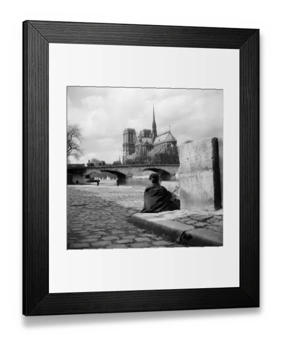 Framed Print : woman paints Notre-Dame Cathedral on the banks of the Seine