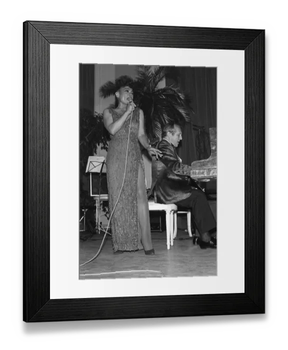 Framed Print : Cinema-Festival-Deauville-Kitt Framed Print : Cinema-Festival-Deauville-Kitt