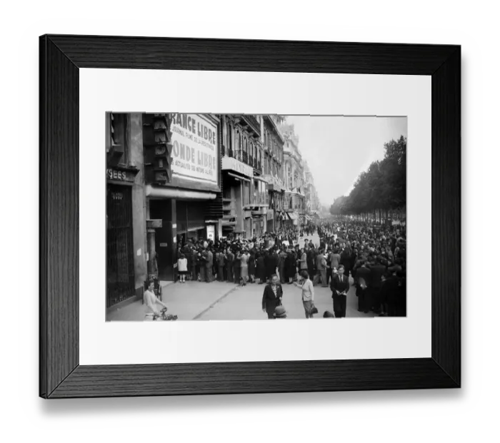 Framed Print : France-Paris-Daily Life-Cinema Framed Print : France-Paris-Daily Life-Cinema