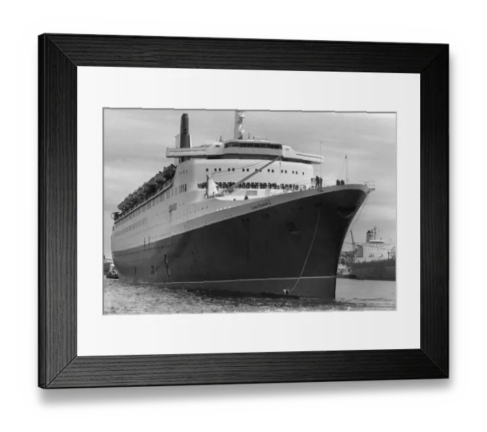 Framed Print : Queen Elizabeth Ii-Cruiser Framed Print : Queen Elizabeth Ii-Cruiser