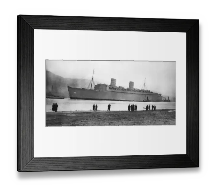 Framed Print : Ship-Queen Elizabeth Framed Print : Ship-Queen Elizabeth
