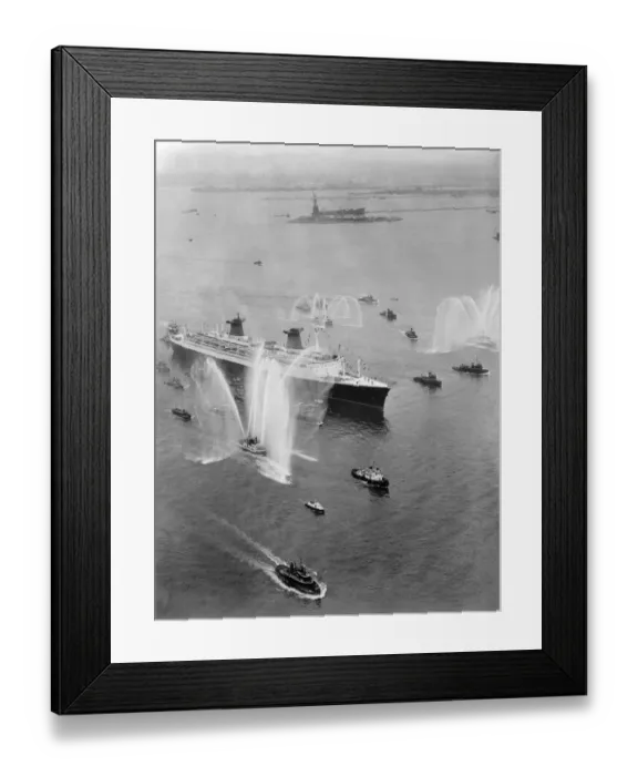 Framed Print : Usa-Ship-France-New York Framed Print : Usa-Ship-France-New York