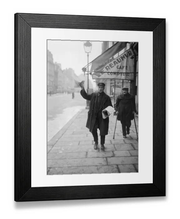 Framed Print : France-Paris-Newspapers Framed Print : France-Paris-Newspapers