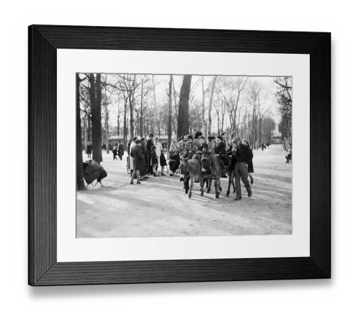 Framed Print : Paris-Spring-Illustration Framed Print : Paris-Spring-Illustration