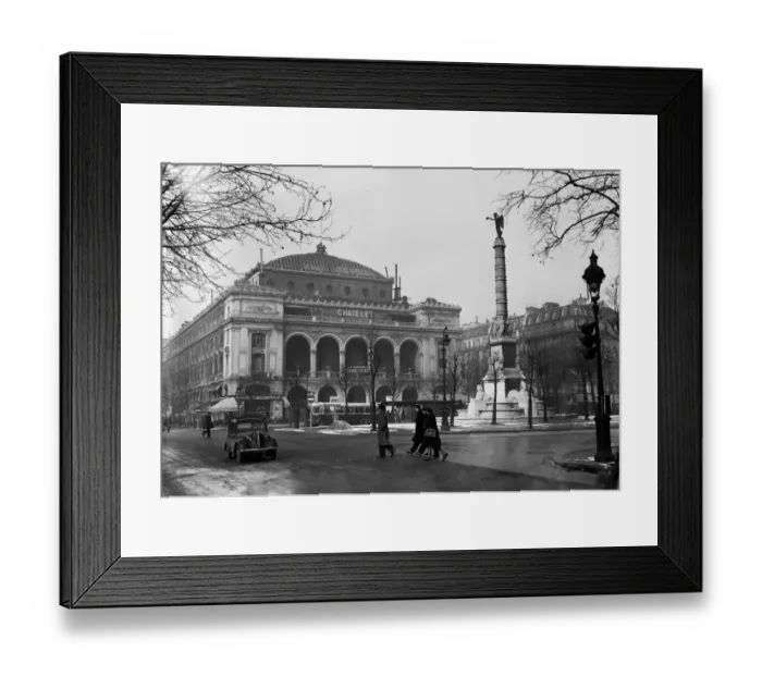 Framed Print : France-Paris Square-Daily Life Framed Print : France-Paris Square-Daily Life