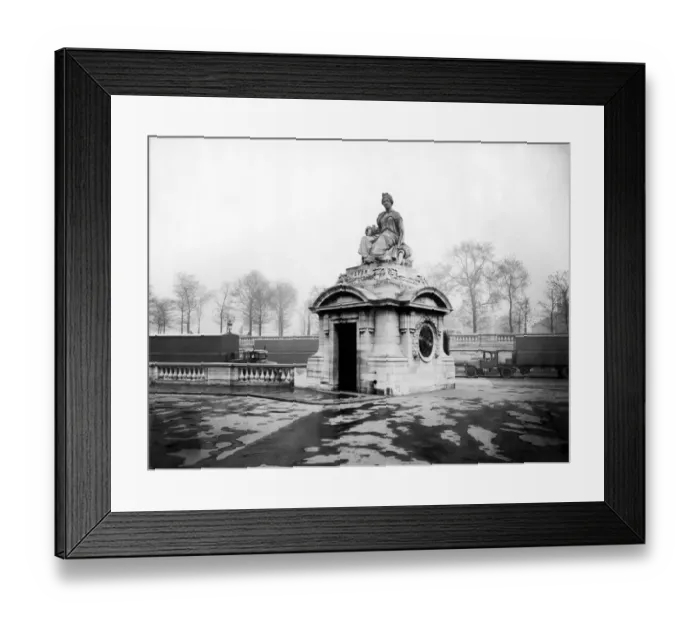 Framed Print : France-Paris-Feature