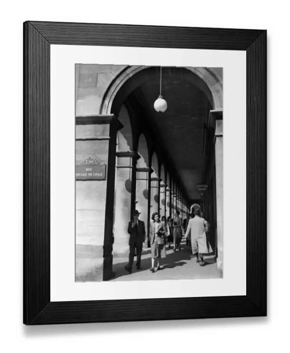 Framed Print : France-Paris-Daily Life