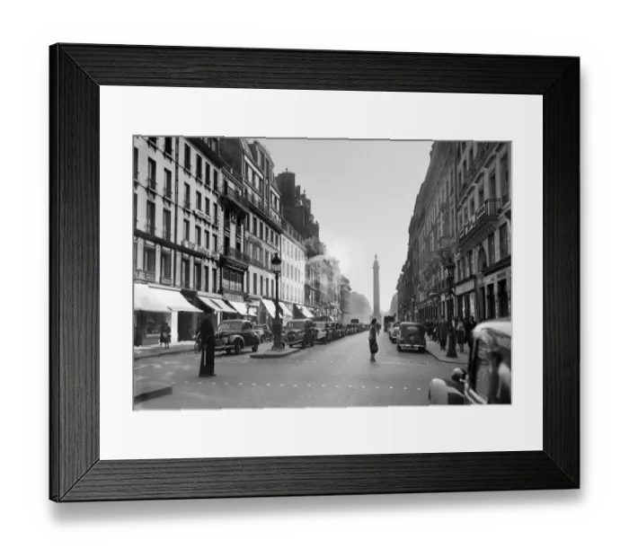 Framed Print : France-Paris-Daily Life Framed Print : France-Paris-Daily Life