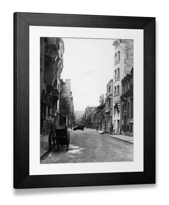 Framed Print : France-Daily Life-Paris Framed Print : France-Daily Life-Paris