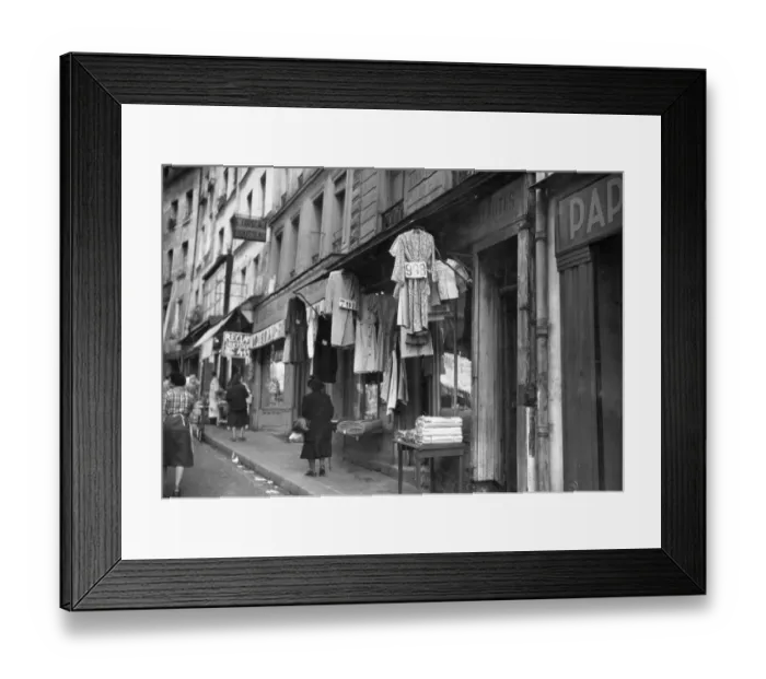 Framed Print : France-Paris-Daily Life