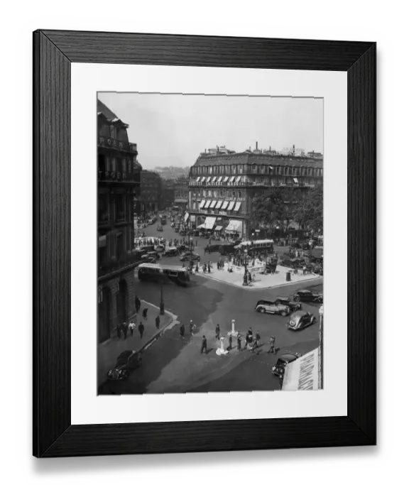 Framed Print : France-Paris-Daily Life Framed Print : France-Paris-Daily Life