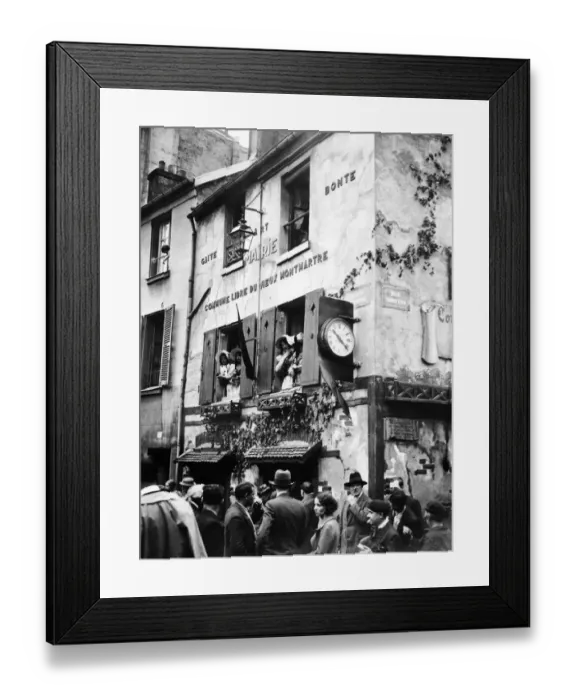 Framed Print : Paris-Feature-Celebration-Wine-Grapevine