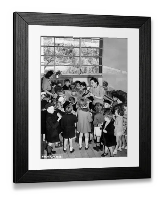 Framed Print : France-Education-Ecole De Suresnes