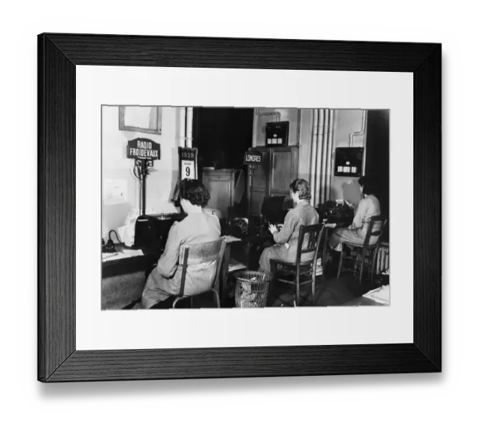 Framed Print : France-Media-News-Afp
