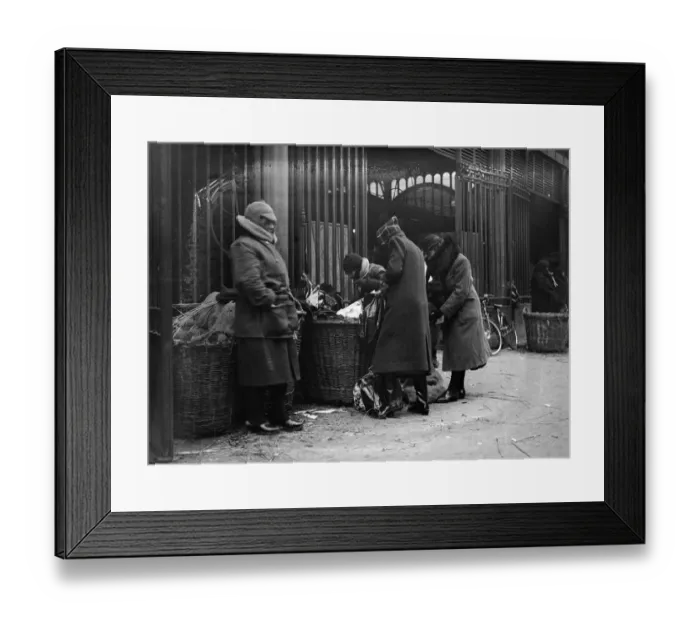 Framed Print : france-paris-halles-feature