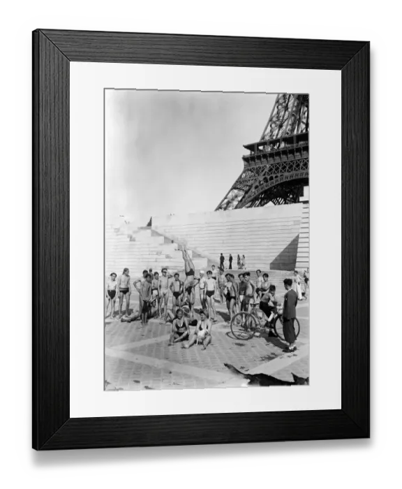 Framed Print : PARIS-SUMMER-ILLUSTRATION Framed Print : PARIS-SUMMER-ILLUSTRATION