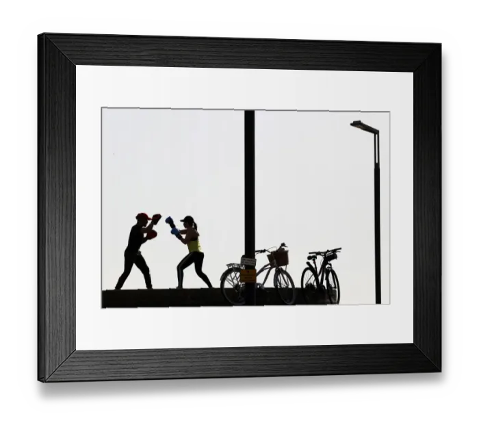 Framed Print : BRITAIN-LIFESTYLE-BOURNEMOUTH-WORKOUT