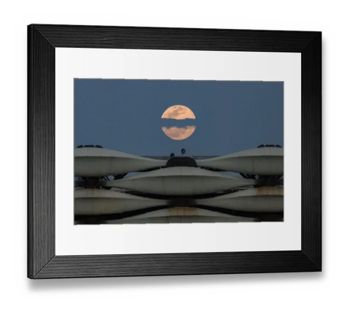 Framed Print : IRAQ-ASTRONOMY-FULL MOON Framed Print : IRAQ-ASTRONOMY-FULL MOON