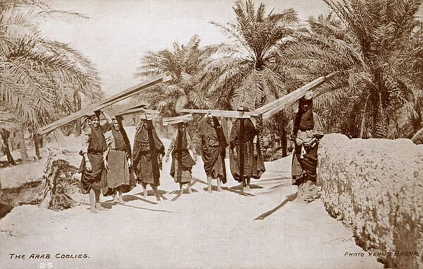 Arab porters in Iraq