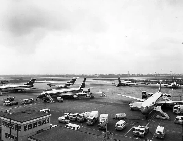 Boeing 707s and Vickers VC10s of BOAC at Heathrow airport