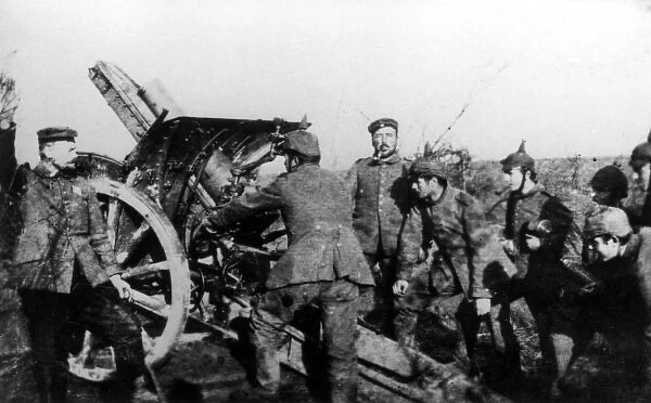 German gunners in action with 105mm howitzer, WW1