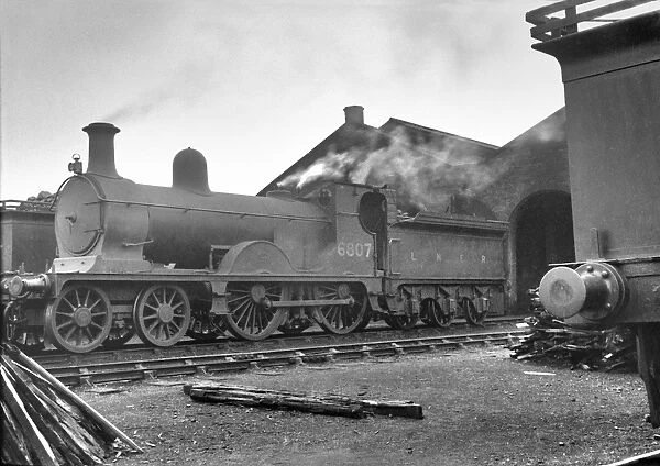 LNER steam engine and tender