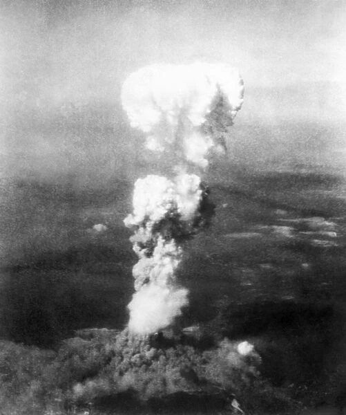 Atomic burst over Hiroshima, 1945