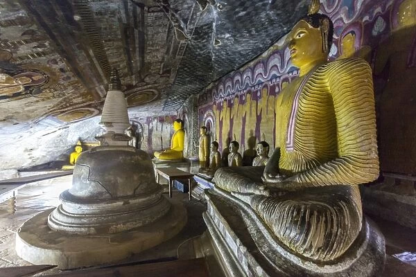 Sitting Buddha statues, Royal Rock Temple, Golden Temple of Dambulla, UNESCO World Heritage Site, Dambulla, Sri Lanka, Asia