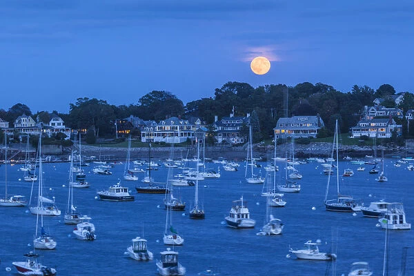 USA, New England, Massachusetts, Marblehead, Marblehead Harbor, moonrise