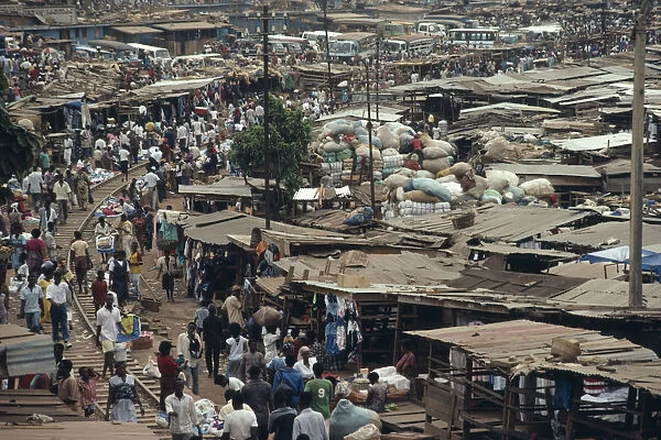 20075495. GHANA Ashanti Region Kumasi Busy market square with traffic crowds of people