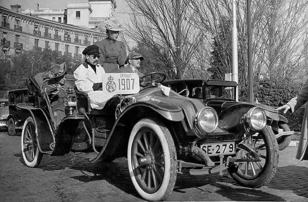 Auto-Renault 1907. Undated picture of a Renault 1907 car, taking part in a Veteran car