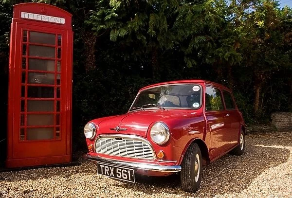 Britain-Auto-Mini. Exterior view of an original 1959 Mini Minor next to
