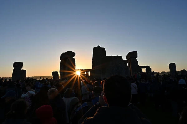 Britain-Solstice-Archaeology-Stonehenge-Sun