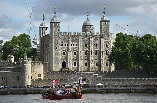 Britain-Tower of London-Thames