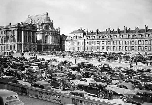 Cars of deputies and senators, reunited in Congress at Versailles Castle