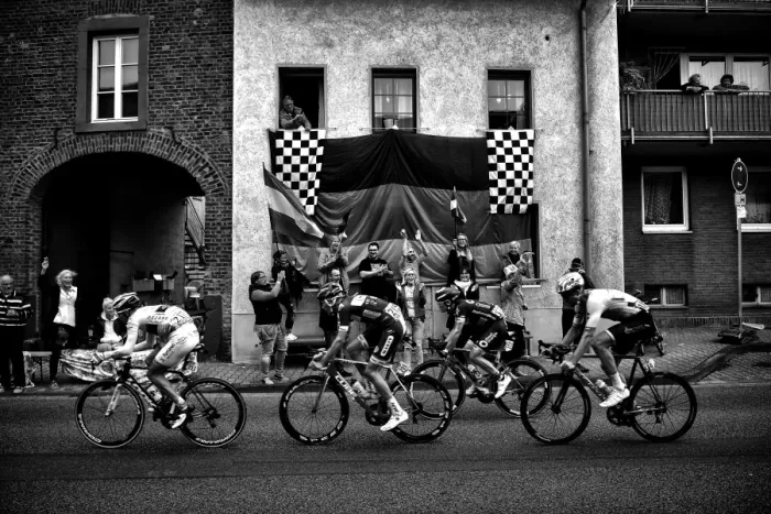 Framed Print : Cycling-Fra-Ger-Bel-Tdf2017-Fans-Breakaway-Black and White