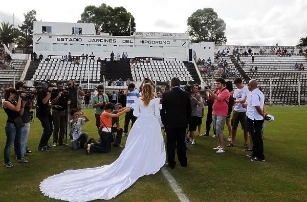 Fbl-Uruguay-Theme-Love-Danubio-Fans-Wedding