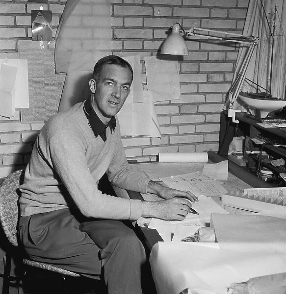 (FILES) Danish architect Jorn Utzon poses for photographer in his home in Elsinore