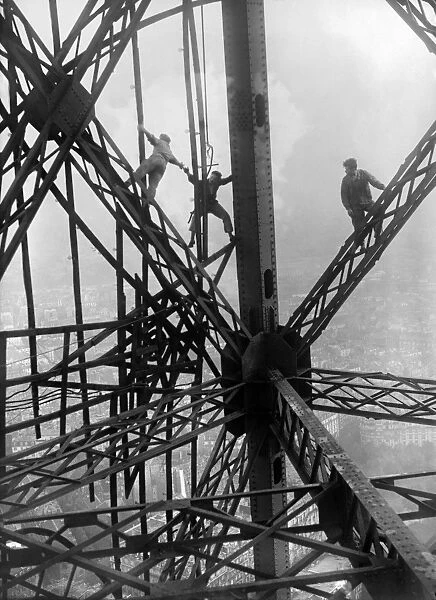 Fra-Eiffel Tower. A picture taken in the 30s showing workers climbing on the Eiffel Tower