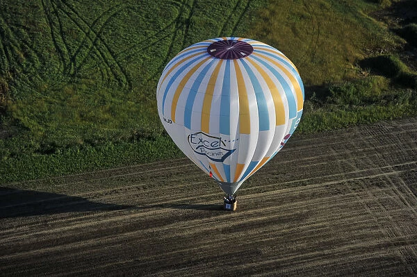 France-Balloon-Trapeze