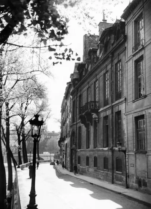 Framed Print : France-Daily Life-Paris Framed Print : France-Daily Life-Paris