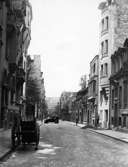 Framed Print : France-Daily Life-Paris Framed Print : France-Daily Life-Paris
