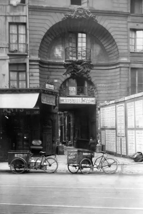Framed Print : France-Daily Life-Paris Framed Print : France-Daily Life-Paris